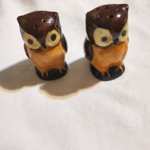 Salt and Pepper Ceramic Owl Shakers 2"H made in Japan Excellent Condition VTG